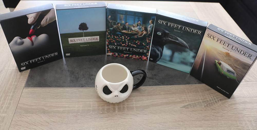 Coffret DVD Six Feet Under et Mug Nightmare Before Christmas