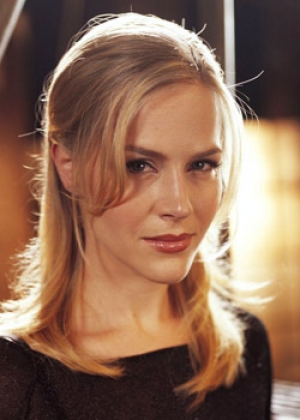 Julie Benz